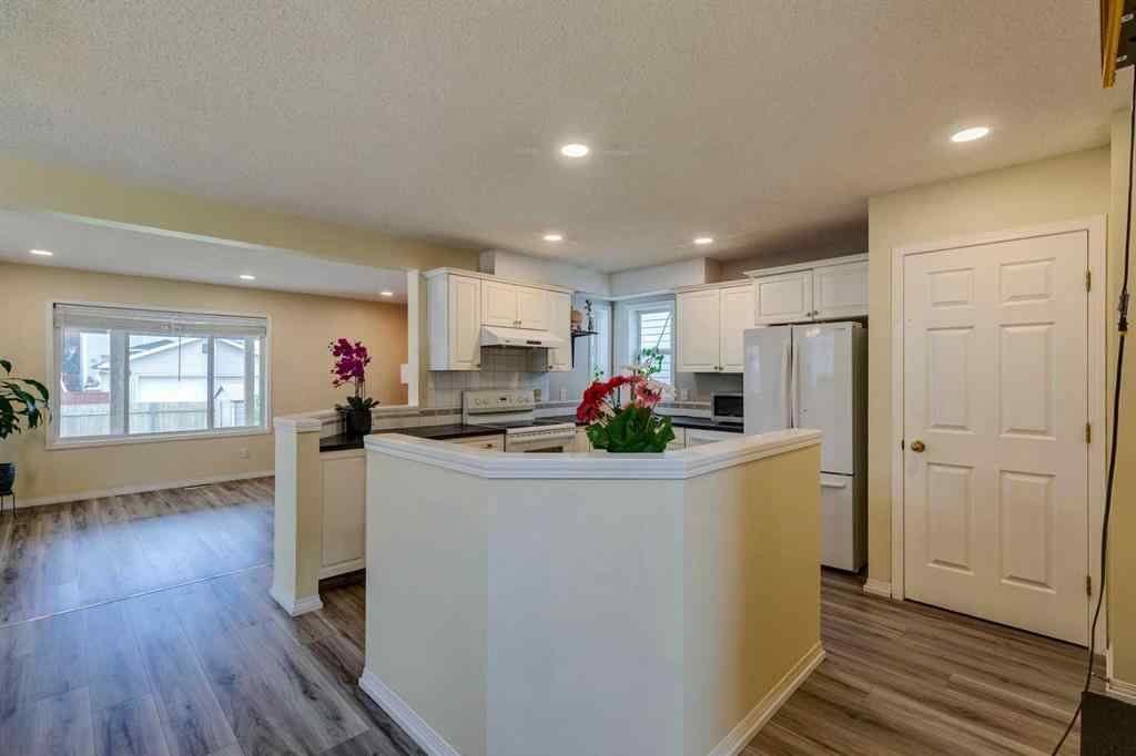 MLS® A2242962 - 47 Erin Grove SE in Erin Woods Calgary, Residential