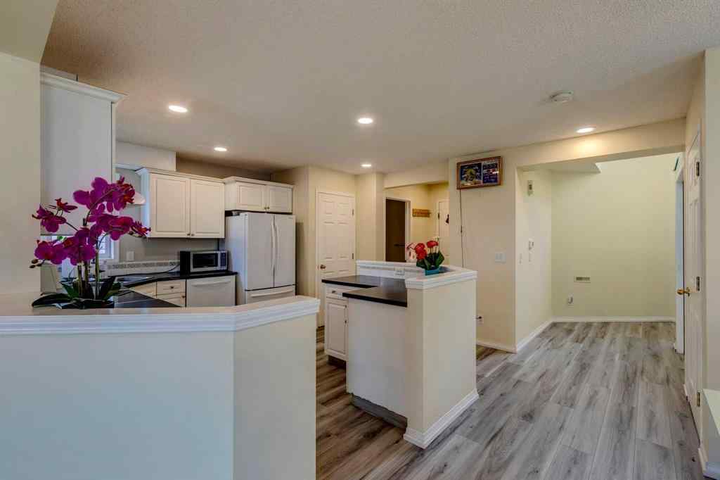 MLS® A2242962 - 47 Erin Grove SE in Erin Woods Calgary, Residential