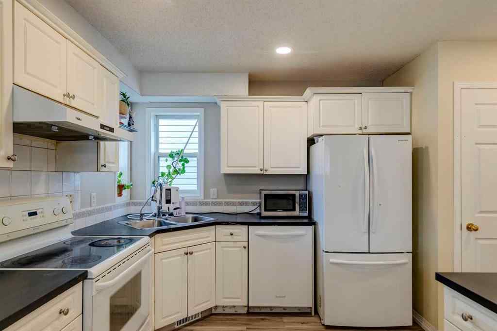 MLS® A2242962 - 47 Erin Grove SE in Erin Woods Calgary, Residential