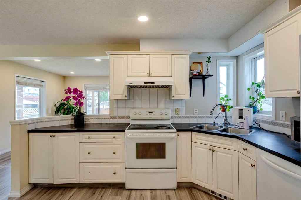 MLS® A2242962 - 47 Erin Grove SE in Erin Woods Calgary, Residential
