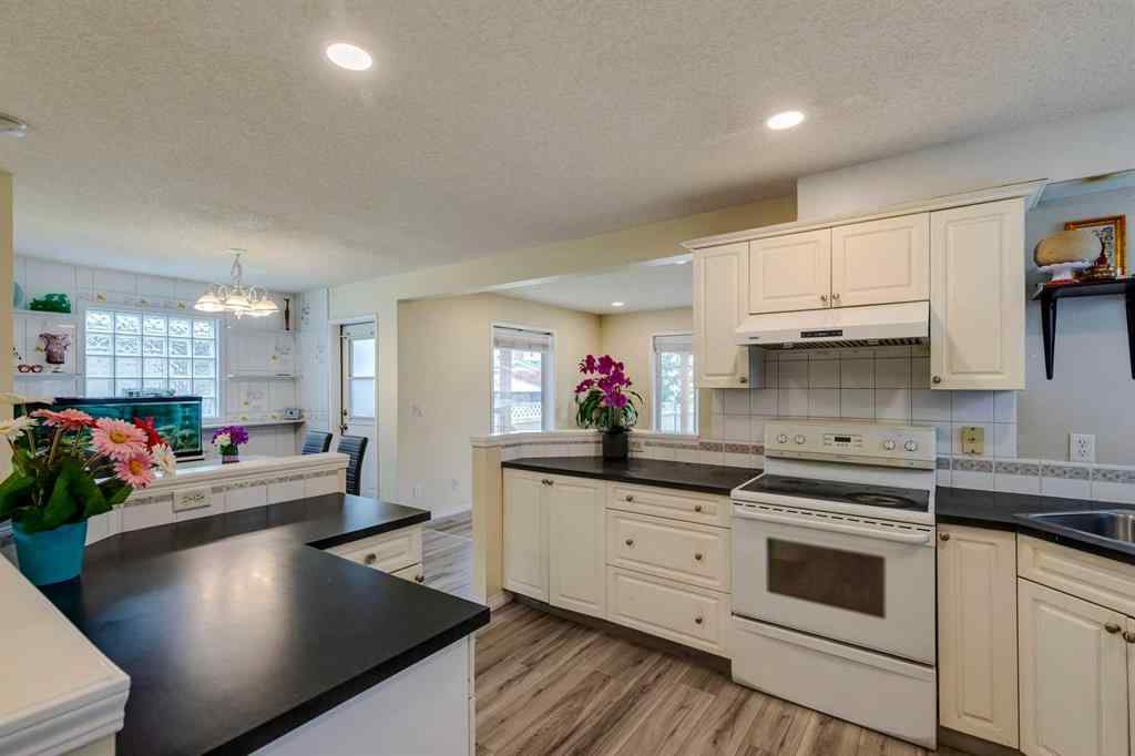 MLS® A2242962 - 47 Erin Grove SE in Erin Woods Calgary, Residential