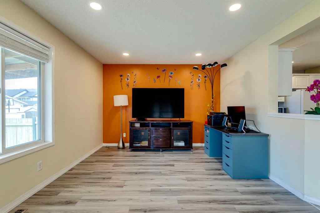 MLS® A2242962 - 47 Erin Grove SE in Erin Woods Calgary, Residential