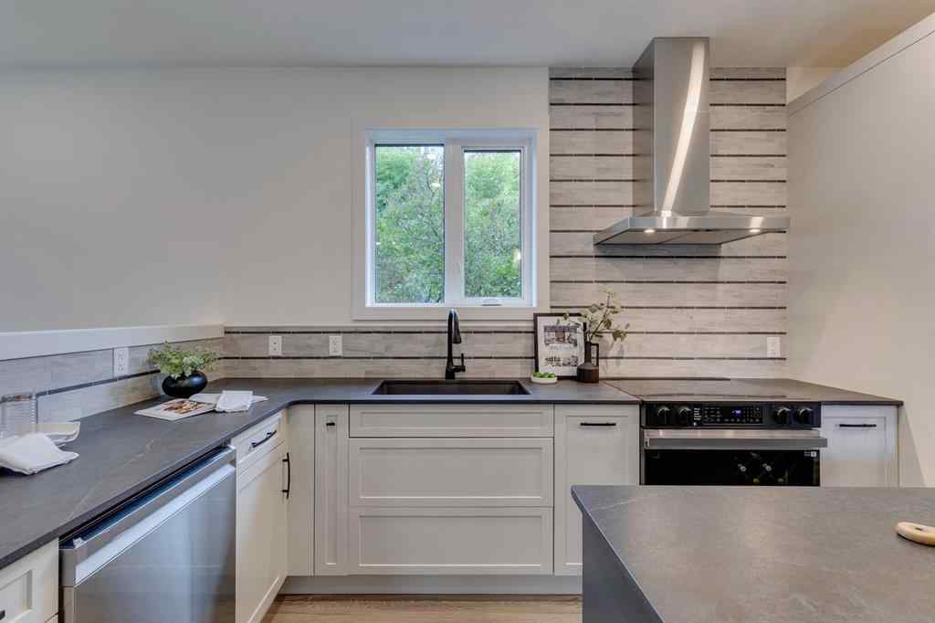 MLS® A2243010 - 7722 47 Avenue NW in Bowness Calgary, Residential