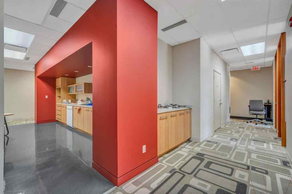 MLS® A2243025 - 2711 39 Avenue NE in Horizon Calgary, Commercial