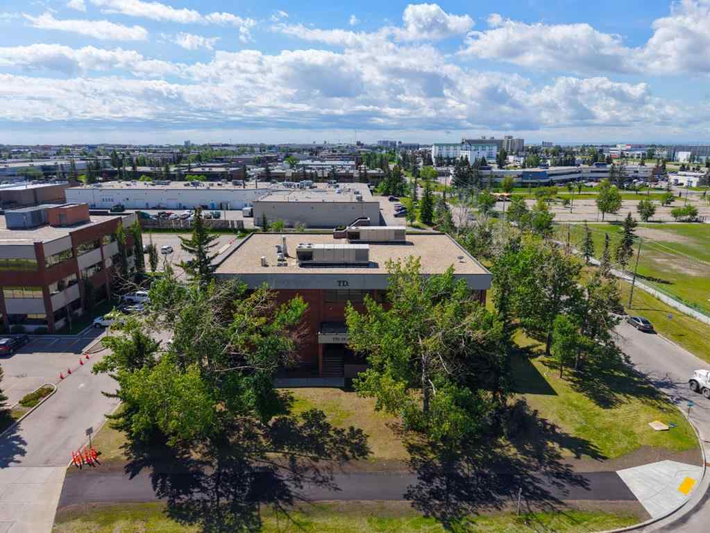 MLS® A2243025 - 2711 39 Avenue NE in Horizon Calgary, Commercial