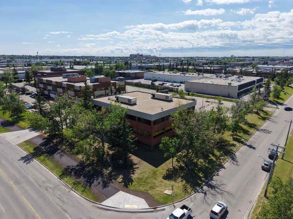 MLS® A2243025 - 2711 39 Avenue NE in Horizon Calgary, Commercial