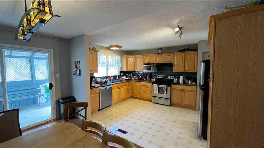 MLS® A2243090 - 194 Pensacola Court W in Varsity Village Lethbridge, Residential