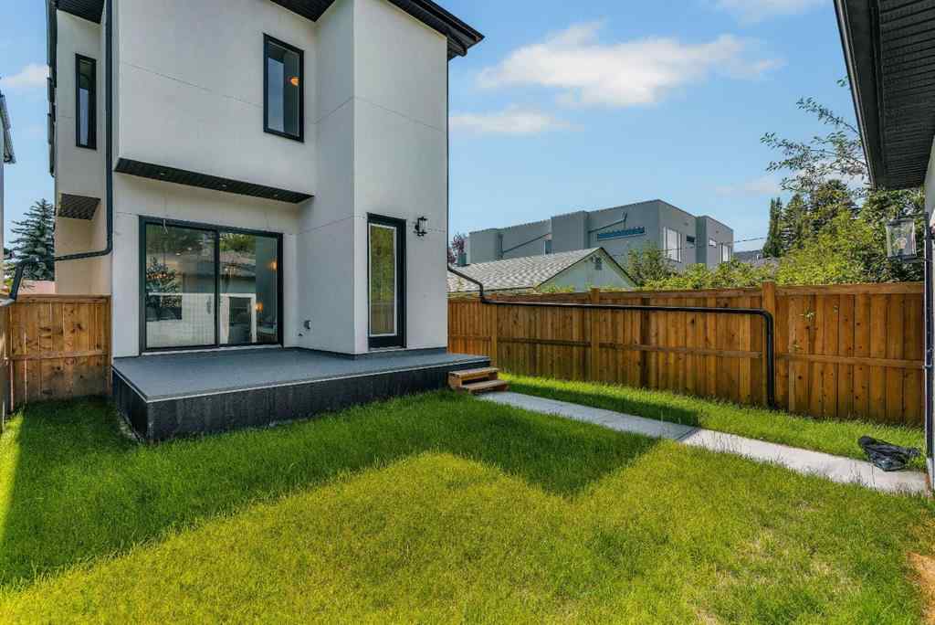 MLS® A2243124 - 2610 6 Avenue NW in West Hillhurst Calgary, Residential