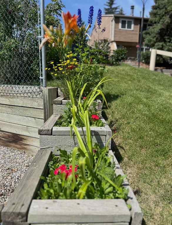 MLS® A2243125 - Unit #71 4940 39 Avenue SW in Glenbrook Calgary, Residential