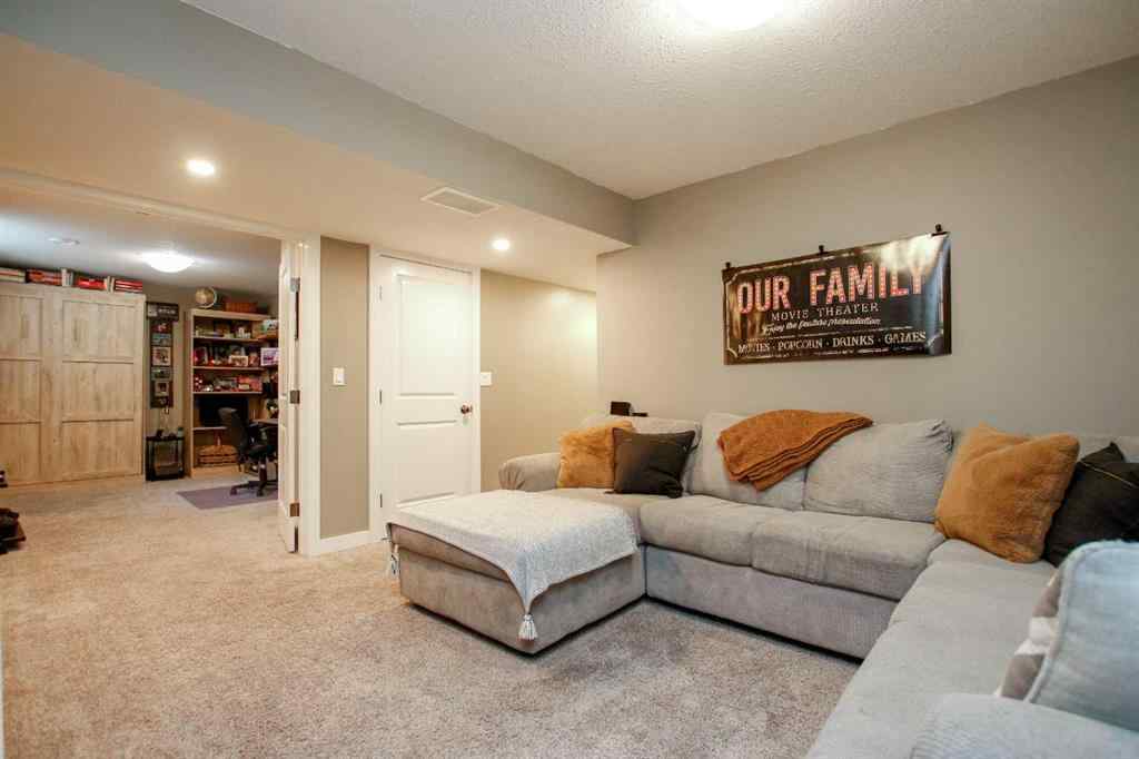 MLS® A2243126 - 2 Cross Street  in Trinity Crossing Lacombe, Residential