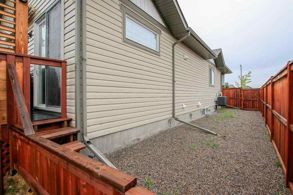 MLS® A2243126 - 2 Cross Street  in Trinity Crossing Lacombe, Residential