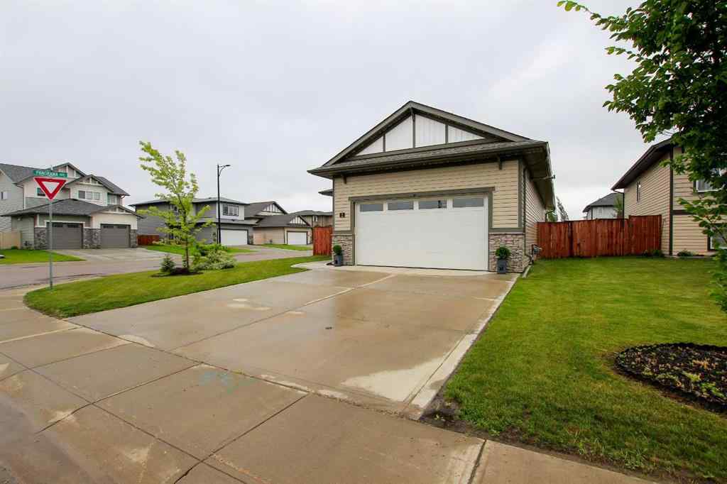 MLS® A2243126 - 2 Cross Street  in Trinity Crossing Lacombe, Residential