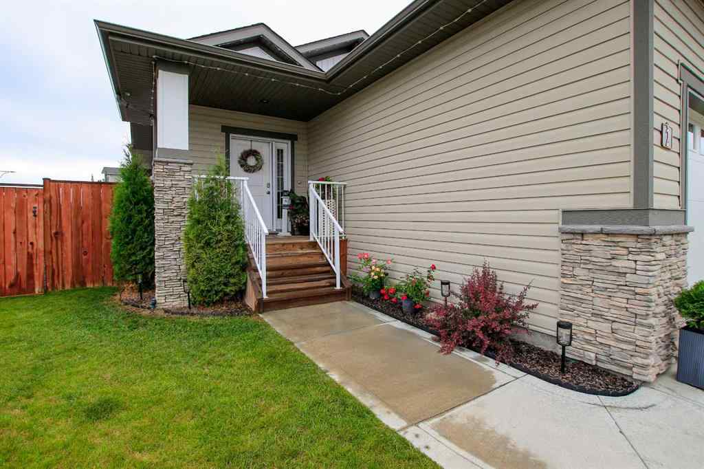 MLS® A2243126 - 2 Cross Street  in Trinity Crossing Lacombe, Residential