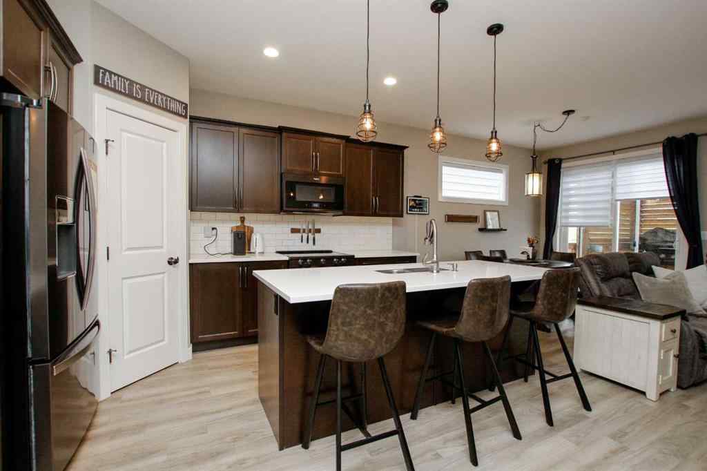 MLS® A2243126 - 2 Cross Street  in Trinity Crossing Lacombe, Residential