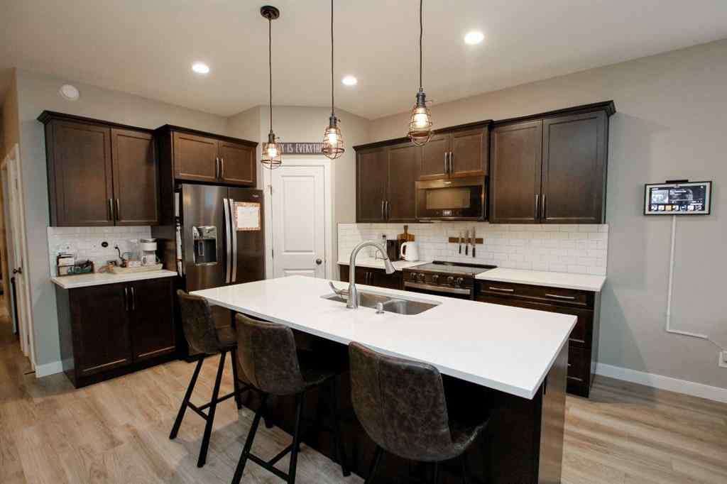MLS® A2243126 - 2 Cross Street  in Trinity Crossing Lacombe, Residential