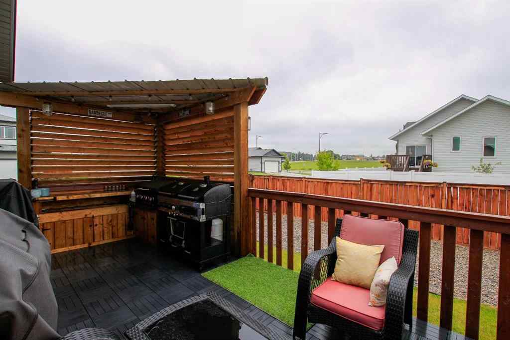 MLS® A2243126 - 2 Cross Street  in Trinity Crossing Lacombe, Residential