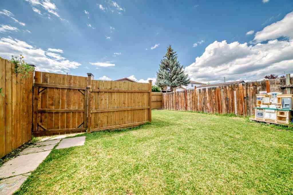 MLS® A2243128 - 4821 60 Street NE in Temple Calgary, Residential