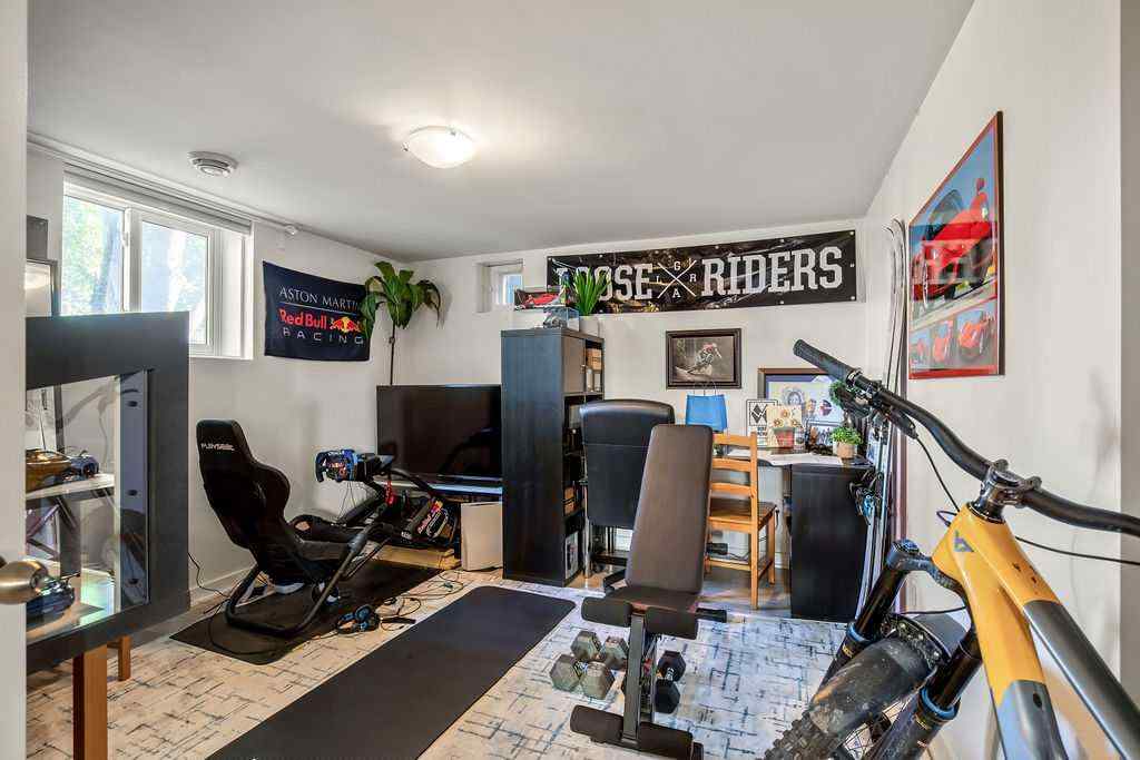 MLS® A2243145 - 453 22 Avenue NW in Mount Pleasant Calgary, Residential