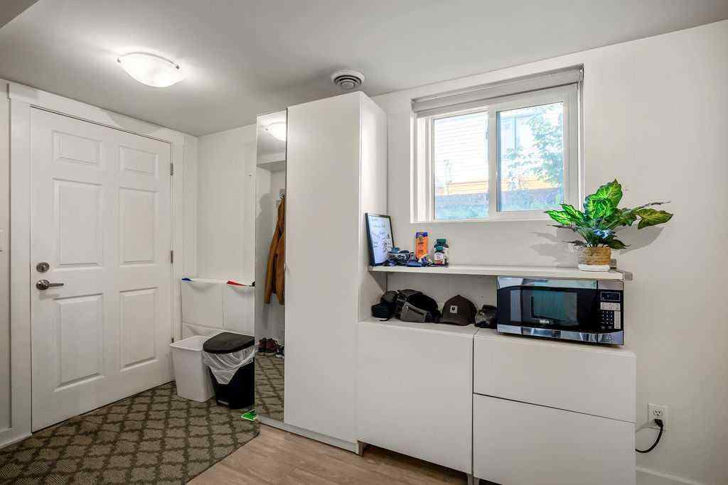 MLS® A2243145 - 453 22 Avenue NW in Mount Pleasant Calgary, Residential