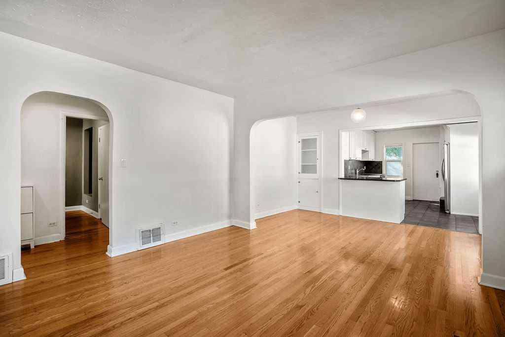 MLS® A2243145 - 453 22 Avenue NW in Mount Pleasant Calgary, Residential