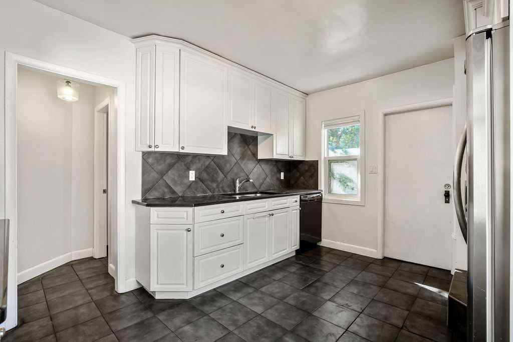 MLS® A2243145 - 453 22 Avenue NW in Mount Pleasant Calgary, Residential