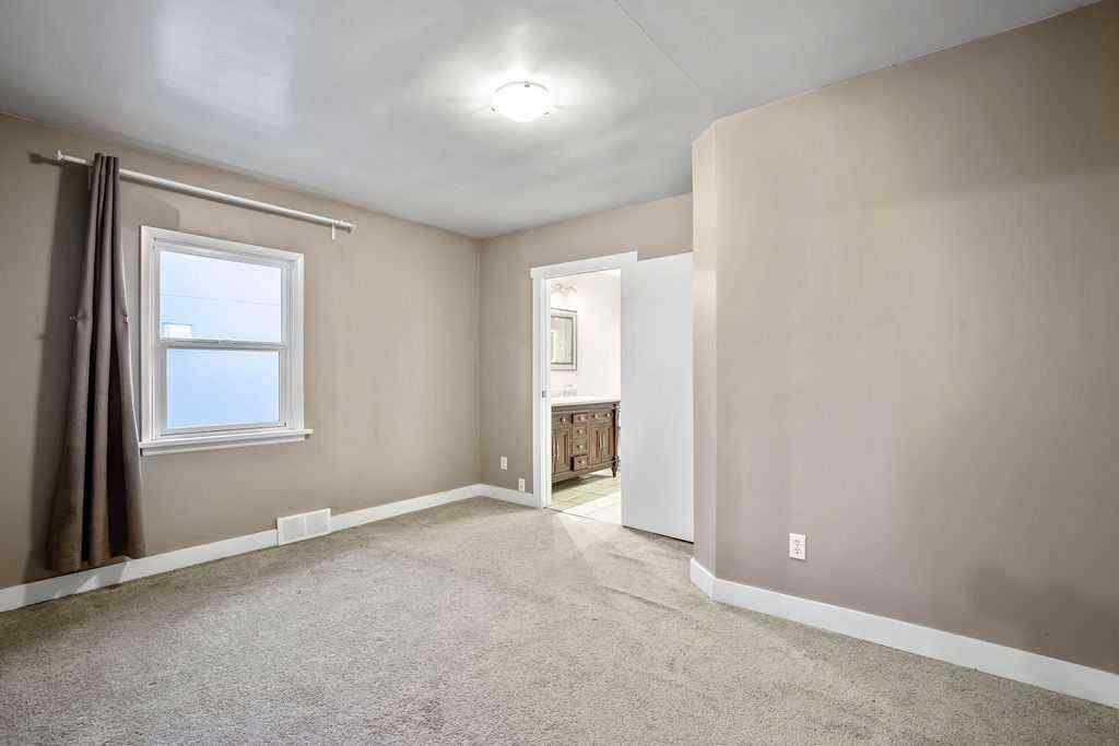 MLS® A2243145 - 453 22 Avenue NW in Mount Pleasant Calgary, Residential