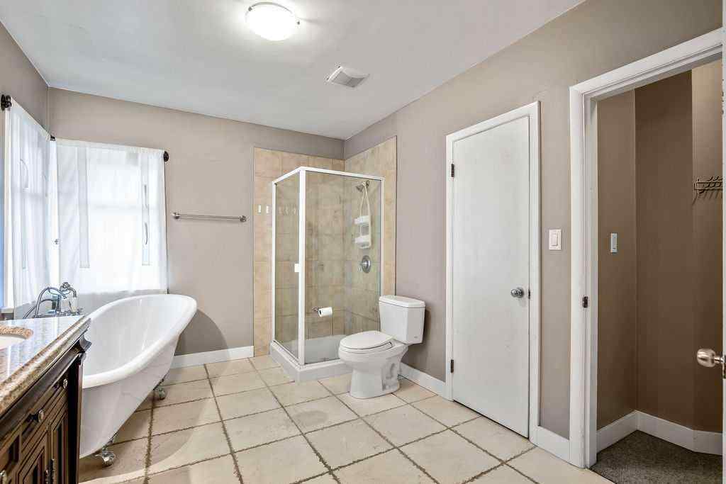 MLS® A2243145 - 453 22 Avenue NW in Mount Pleasant Calgary, Residential