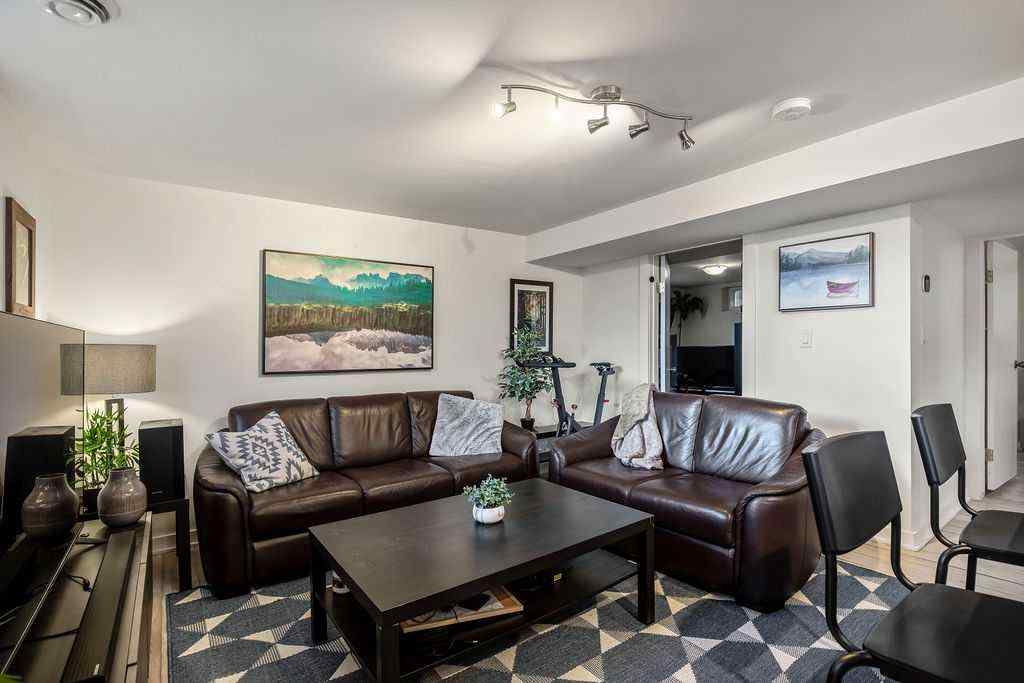 MLS® A2243145 - 453 22 Avenue NW in Mount Pleasant Calgary, Residential