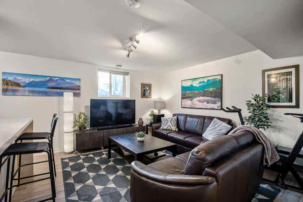 MLS® A2243145 - 453 22 Avenue NW in Mount Pleasant Calgary, Residential