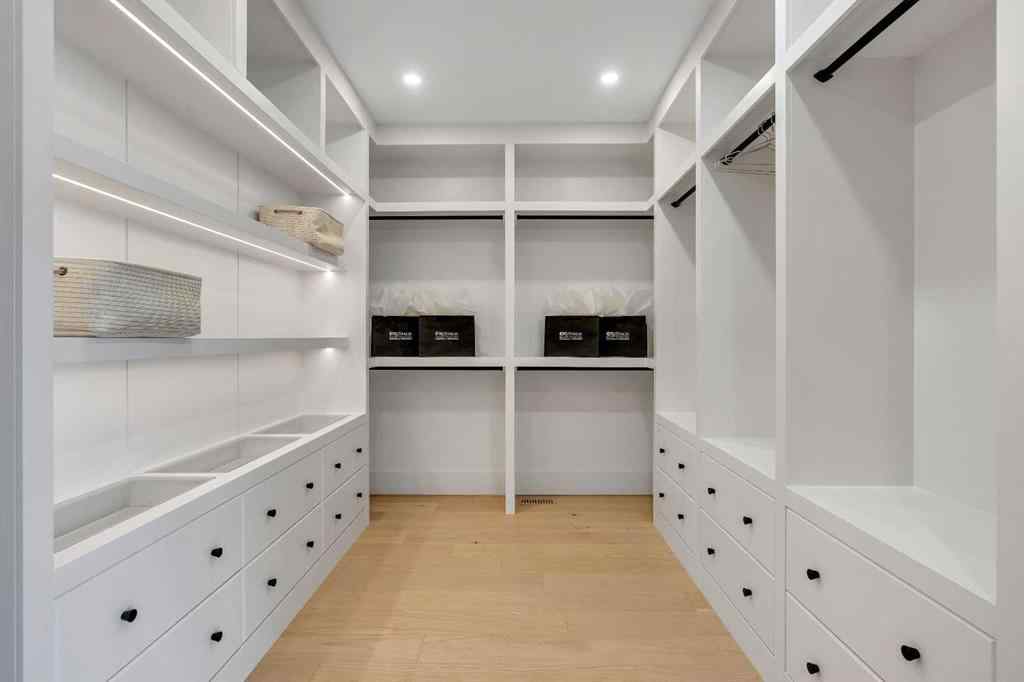 MLS® A2243157 - 2416 4 Avenue NW in West Hillhurst Calgary, Residential