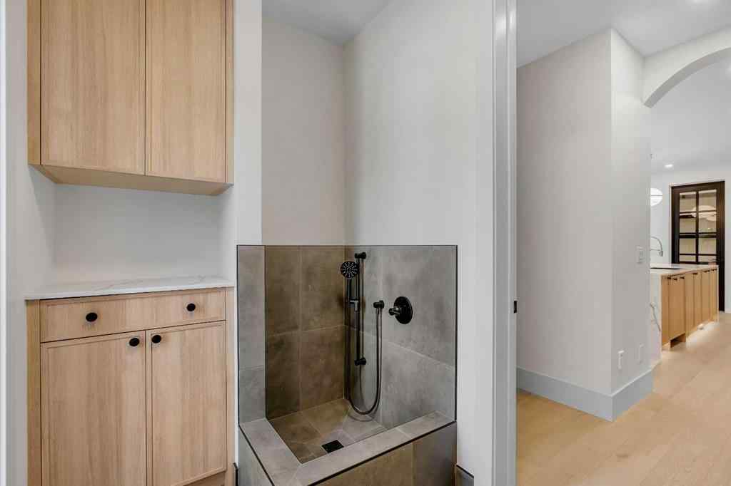 MLS® A2243157 - 2416 4 Avenue NW in West Hillhurst Calgary, Residential