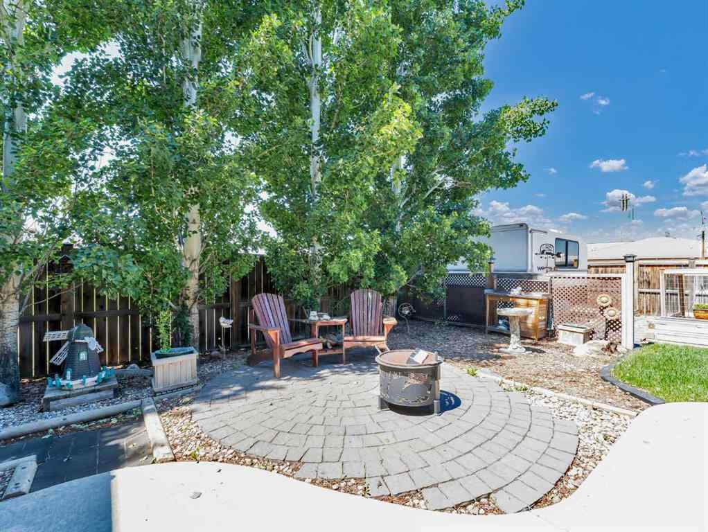 MLS® A2243166 - 23 Greenview Court  in NONE Foremost, Residential