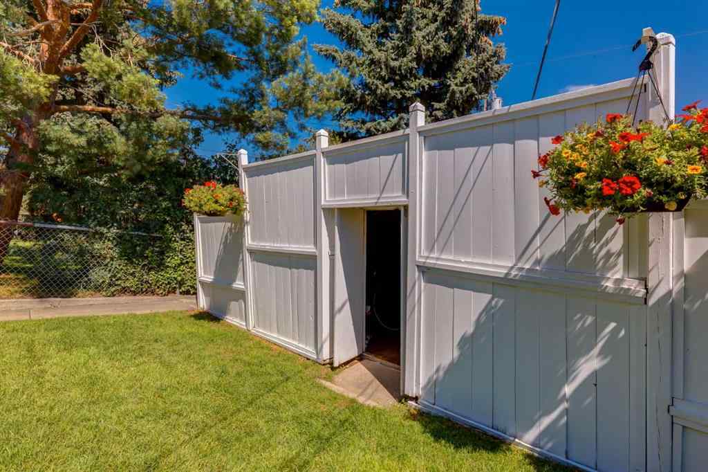 MLS® A2243176 - 5016 Norris Road NW in North Haven Calgary, Residential