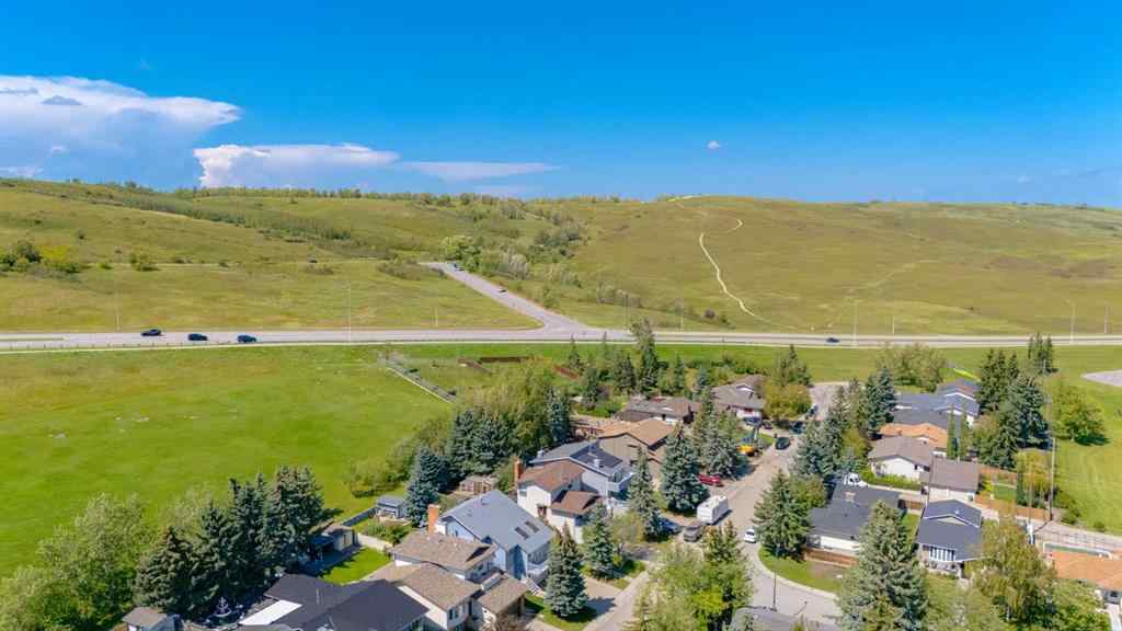 MLS® A2243176 - 5016 Norris Road NW in North Haven Calgary, Residential