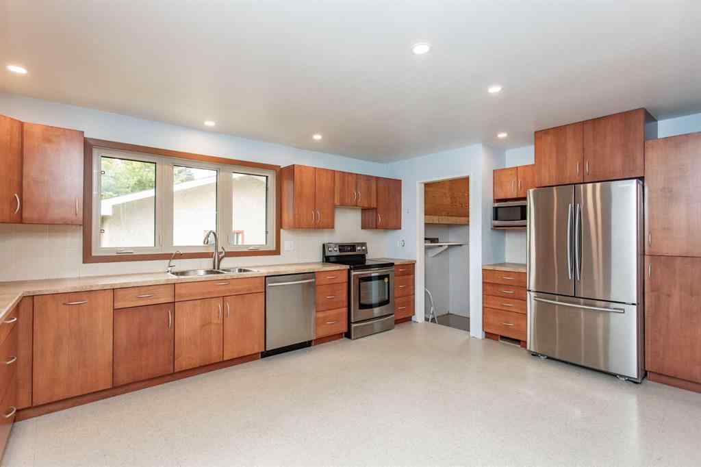 MLS® A2243178 - 11 Osborne Street  in Oriole Park Red Deer, Residential
