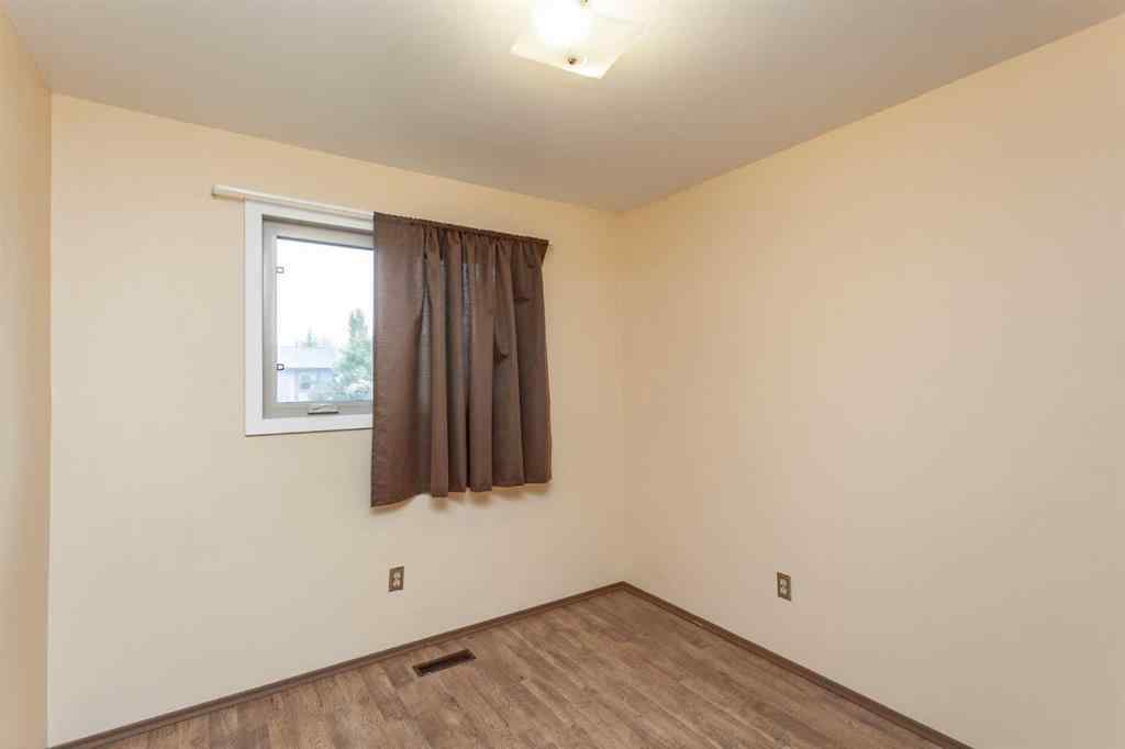 MLS® A2243178 - 11 Osborne Street  in Oriole Park Red Deer, Residential