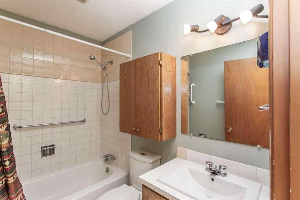 MLS® A2243178 - 11 Osborne Street  in Oriole Park Red Deer, Residential
