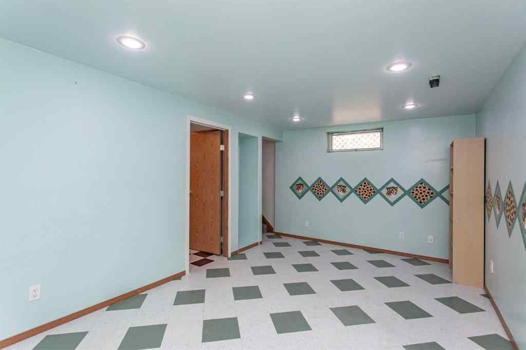 MLS® A2243178 - 11 Osborne Street  in Oriole Park Red Deer, Residential
