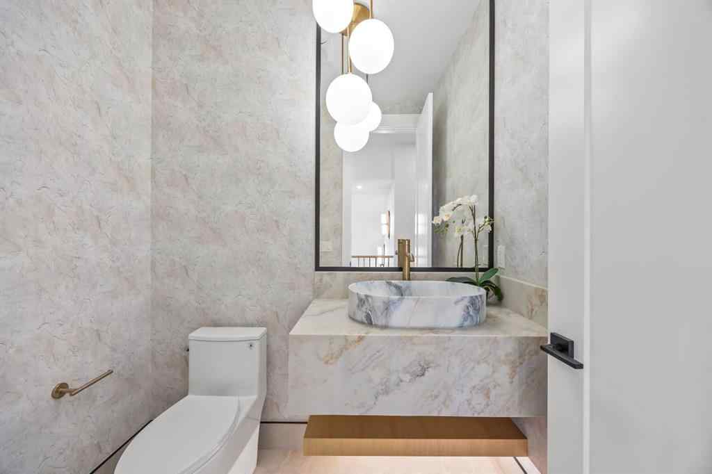 MLS® A2243190 - 12 Vardana Place NW in Varsity Calgary, Residential