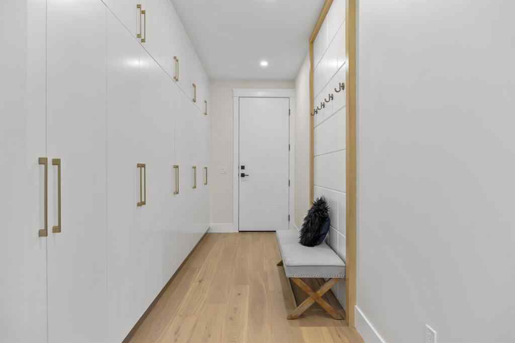 MLS® A2243190 - 12 Vardana Place NW in Varsity Calgary, Residential