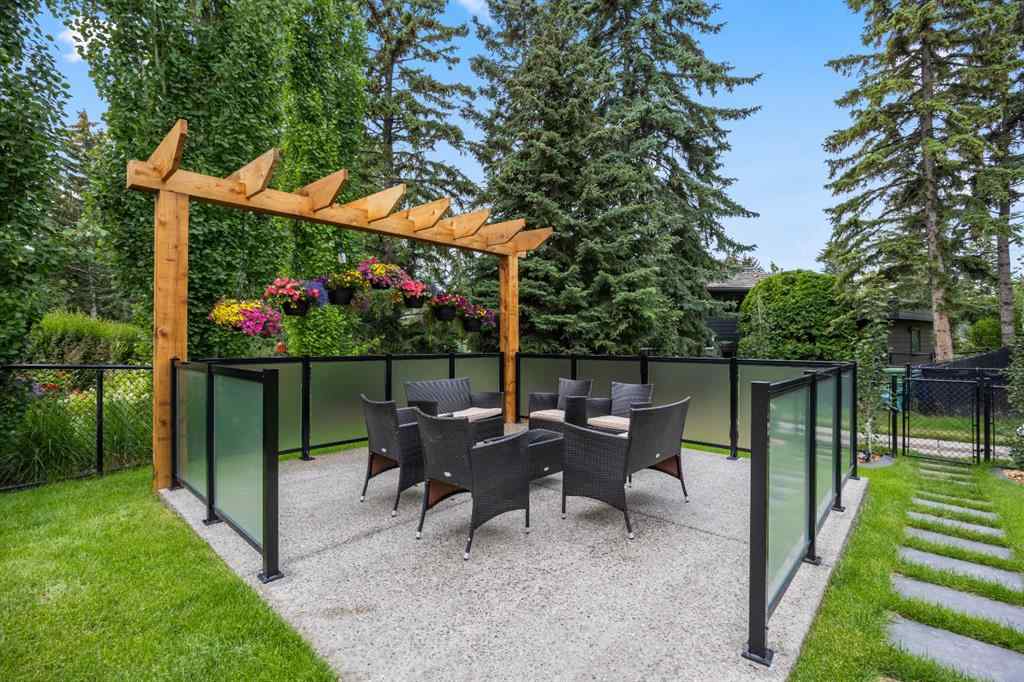 MLS® A2243190 - 12 Vardana Place NW in Varsity Calgary, Residential
