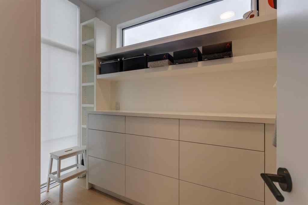 MLS® A2243194 - 701 27 Avenue NW in Mount Pleasant Calgary, Residential