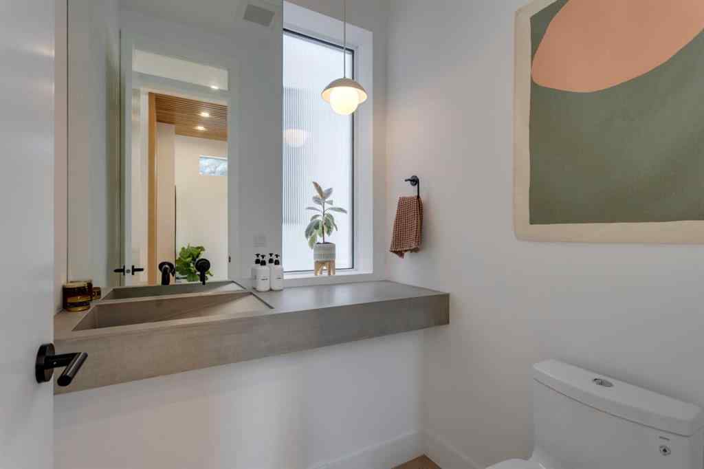MLS® A2243194 - 701 27 Avenue NW in Mount Pleasant Calgary, Residential