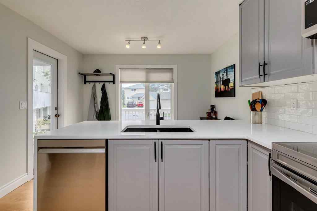 MLS® A2243203 - 122 Killarney Glen Court SW in Killarney/Glengarry Calgary, Residential