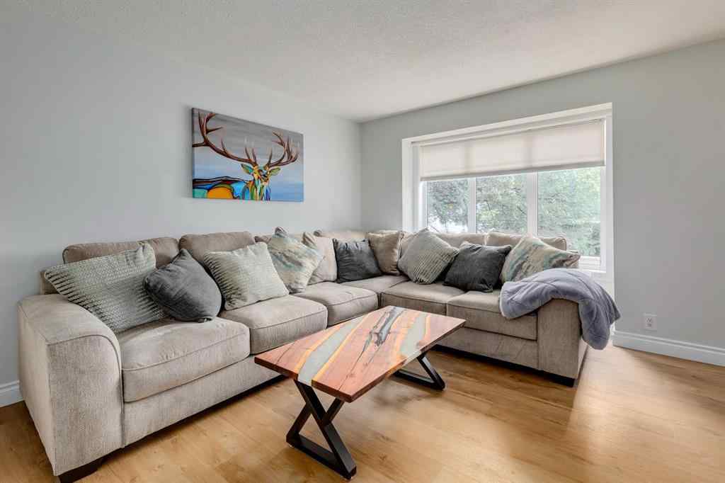 MLS® A2243203 - 122 Killarney Glen Court SW in Killarney/Glengarry Calgary, Residential