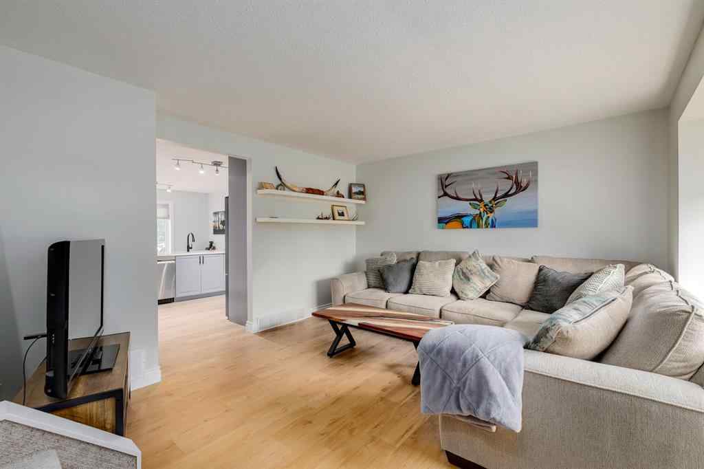 MLS® A2243203 - 122 Killarney Glen Court SW in Killarney/Glengarry Calgary, Residential