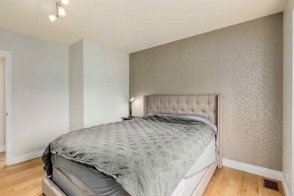 MLS® A2243203 - 122 Killarney Glen Court SW in Killarney/Glengarry Calgary, Residential