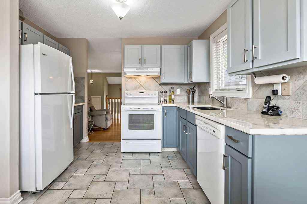 MLS® A2243231 - 141 Shawfield Way SW in Shawnessy Calgary, Residential