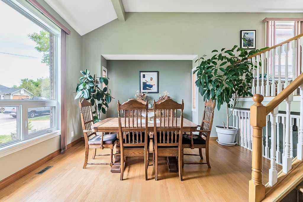 MLS® A2243231 - 141 Shawfield Way SW in Shawnessy Calgary, Residential
