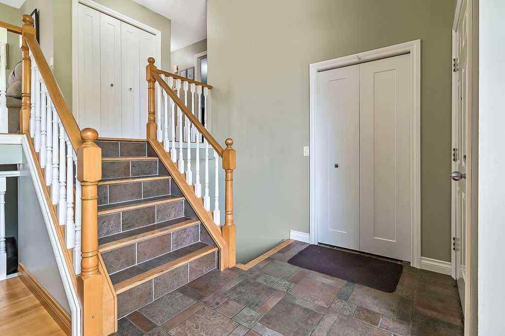 MLS® A2243231 - 141 Shawfield Way SW in Shawnessy Calgary, Residential
